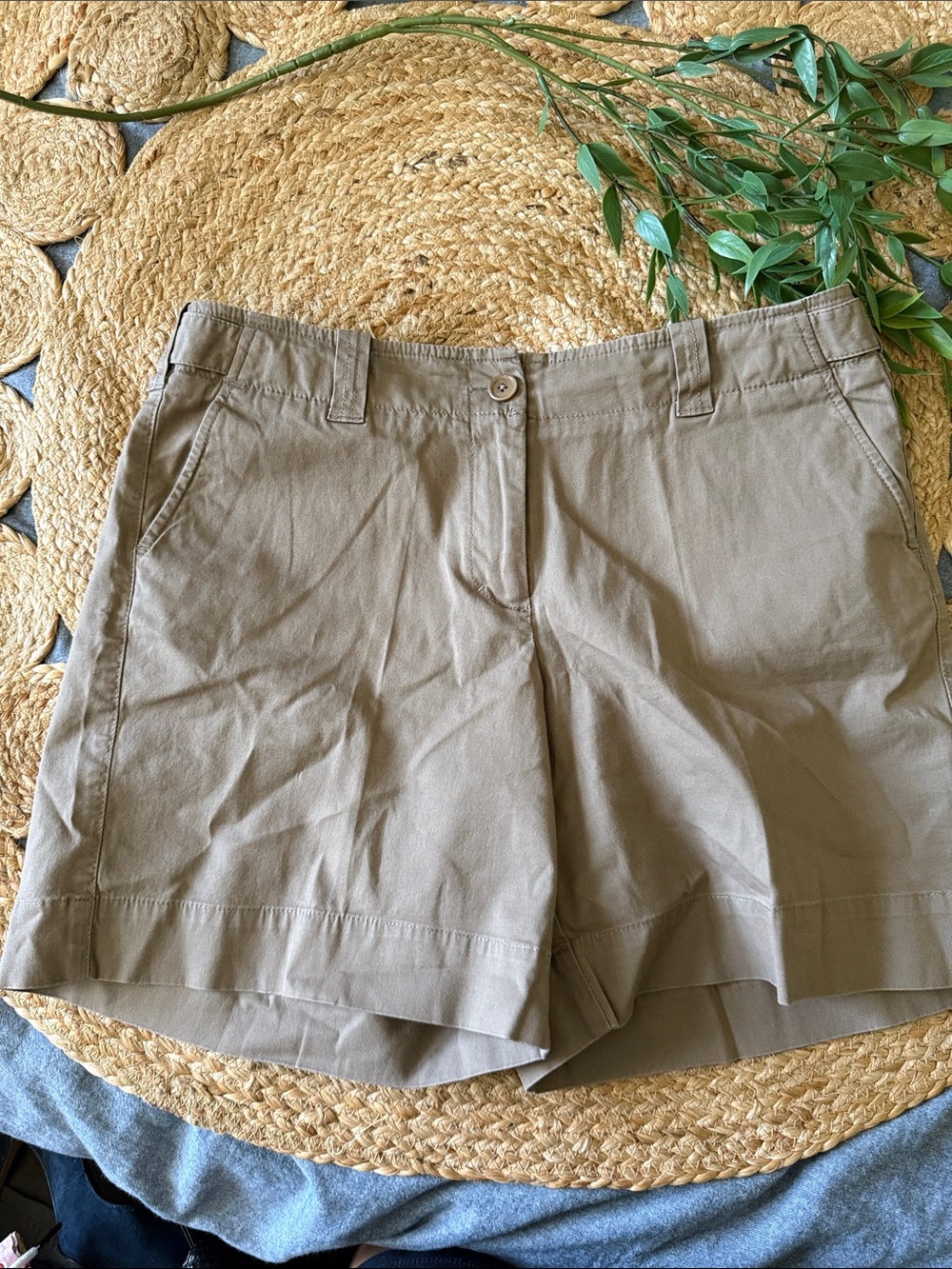 Vintage Talbots Khaki Flat Front 6” inseam Short. 10P